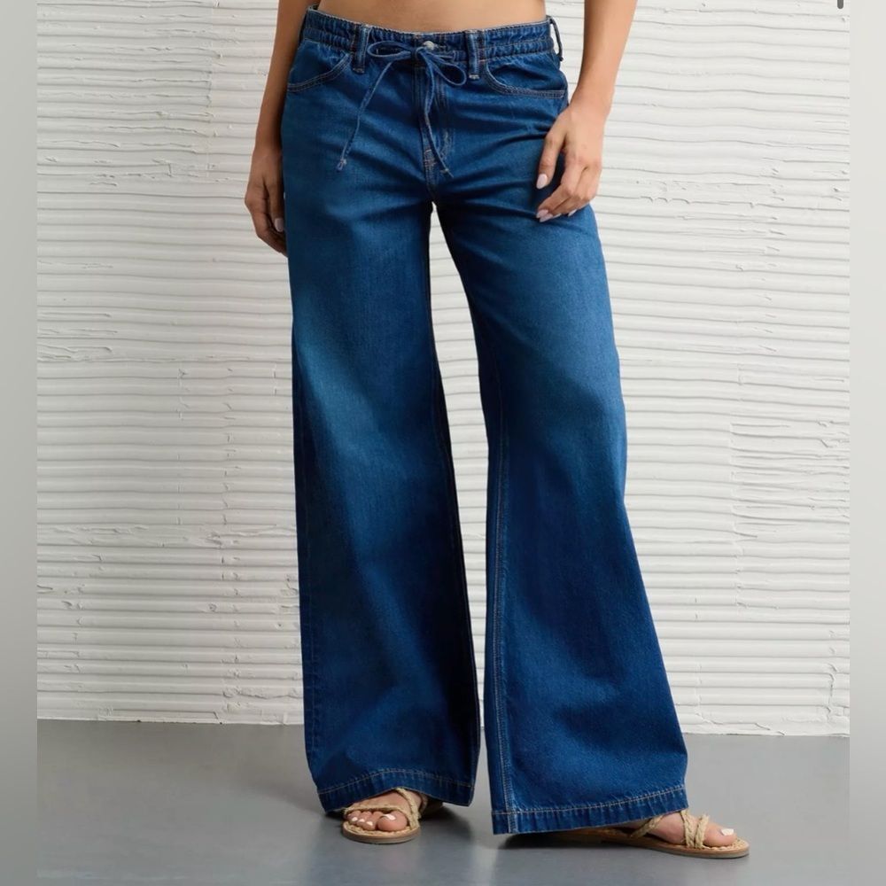 American Eagle Dreamy Drape Ultra Wide Leg Low Rise Jeans Size 2 NWT - Picture 1 of 5